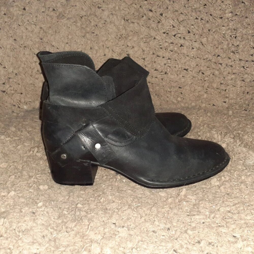 UGG-Elysian 1095792-Black Leather Ankle Boots-Side Zip-SZ 6.5-Excellent - Picture 4 of 7